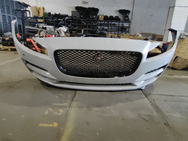 bontott JAGUAR F-PACE Első Lökhárító (Részeivel)