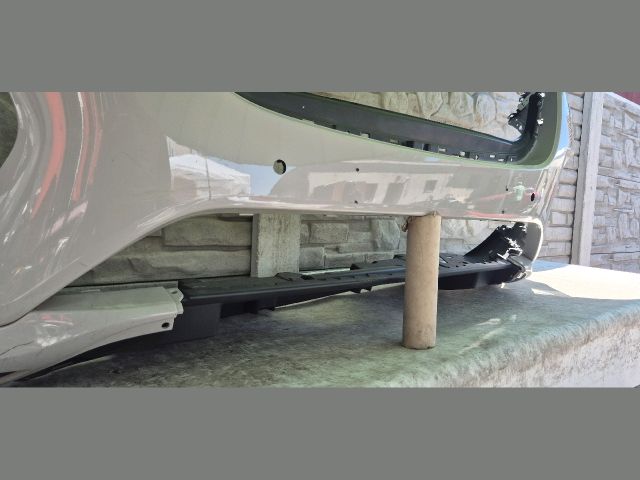 bontott JAGUAR F-PACE Első Lökhárító (Üresen)