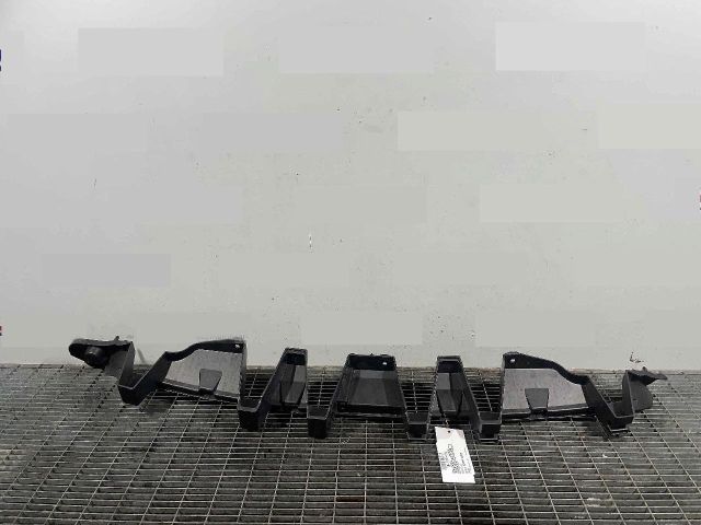 bontott JAGUAR F-PACE Hátsó középső Lökhárító Tartó (Műanyag)