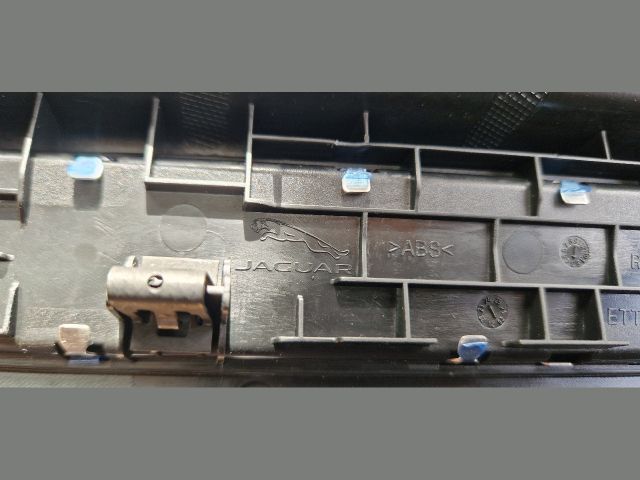 bontott JAGUAR F-PACE Jobb első Belső Küszöb Burkolat