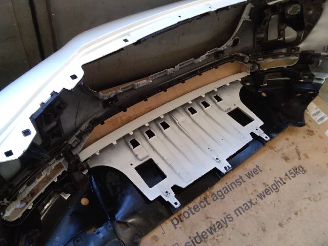 bontott JAGUAR I-PACE Első Lökhárító (Üresen)