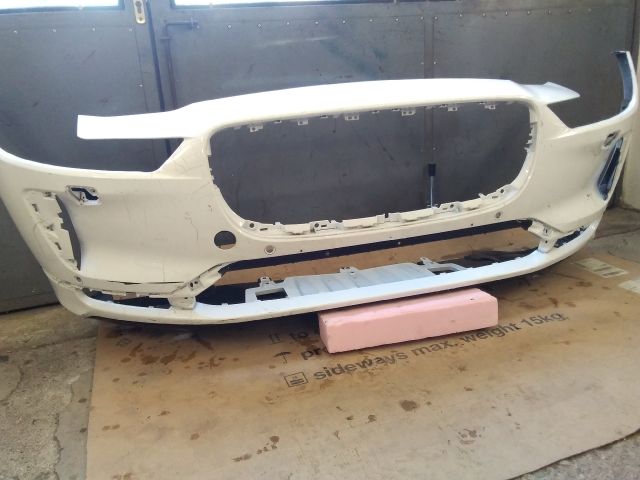 bontott JAGUAR I-PACE Első Lökhárító (Üresen)