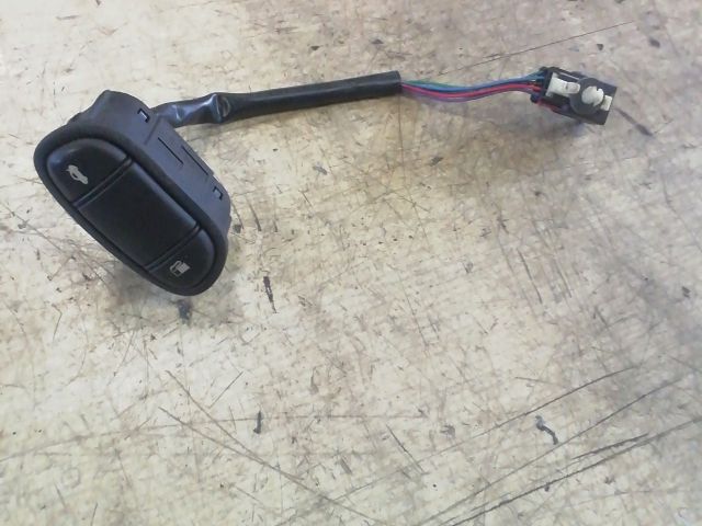 bontott JAGUAR S-TYPE Csomagtér Nyitó Kar / Gomb