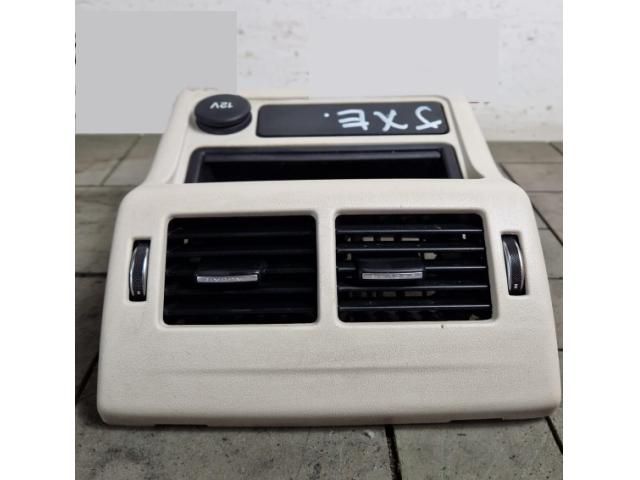 bontott JAGUAR XE Hátsó középső Szellőző