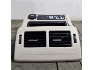 bontott JAGUAR XE Hátsó középső Szellőző