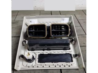 bontott JAGUAR XE Hátsó középső Szellőző