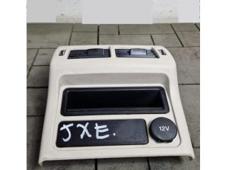 bontott JAGUAR XE Hátsó középső Szellőző