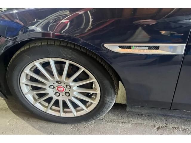 bontott JAGUAR XE Motorháztető Bal Zsanér