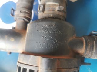 bontott JAGUAR XF Termosztátház Csővel