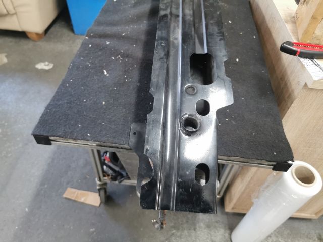 bontott JAGUAR XF Első Lökhárító Merevítő (Fém)