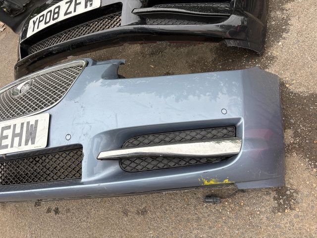 bontott JAGUAR XF Első Lökhárító (Részeivel)