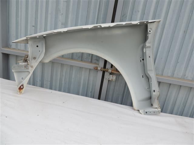 bontott JAGUAR XF Jobb első Sárvédő