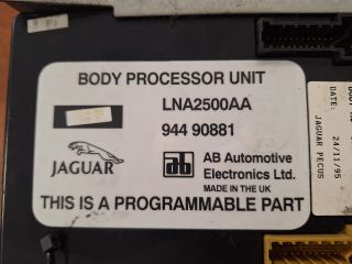 bontott JAGUAR XJ Biztosítéktábla Utastér