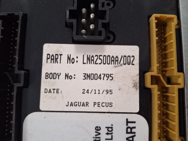 bontott JAGUAR XJ Biztosítéktábla Utastér