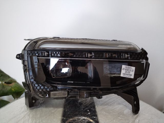 bontott JEEP AVENGER Jobb Fényszóró