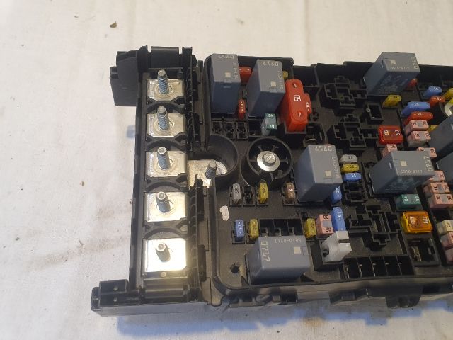 bontott JEEP CHEROKEE Biztosítéktábla Motortér