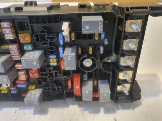 bontott JEEP CHEROKEE Biztosítéktábla Motortér