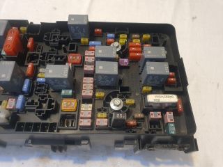 bontott JEEP CHEROKEE Biztosítéktábla Motortér