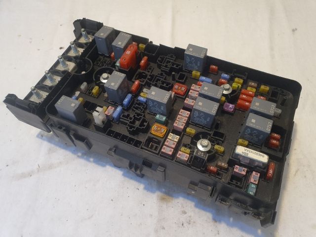 bontott JEEP CHEROKEE Biztosítéktábla Motortér