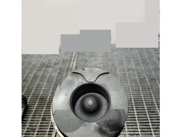 bontott JEEP CHEROKEE Dugattyú