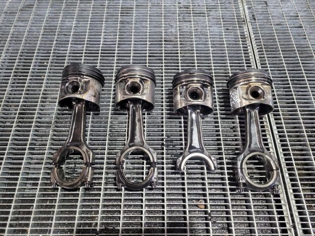 bontott JEEP CHEROKEE Dugattyú