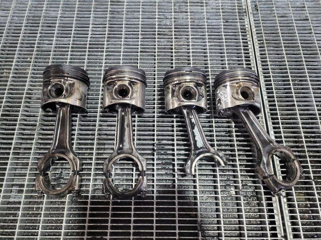 bontott JEEP CHEROKEE Dugattyú