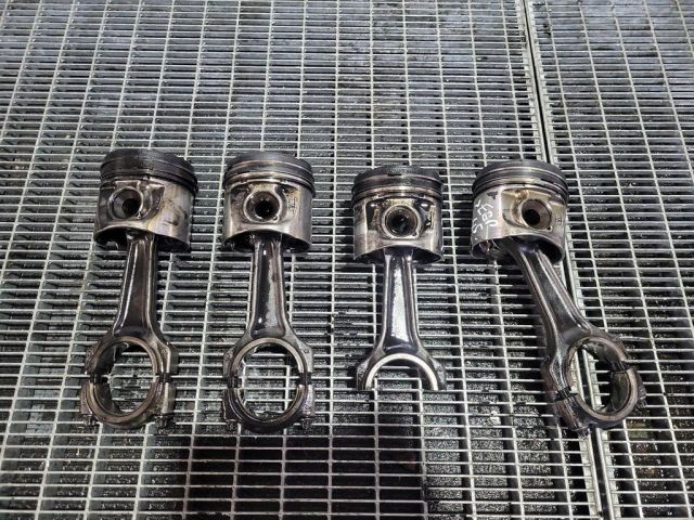 bontott JEEP CHEROKEE Dugattyú