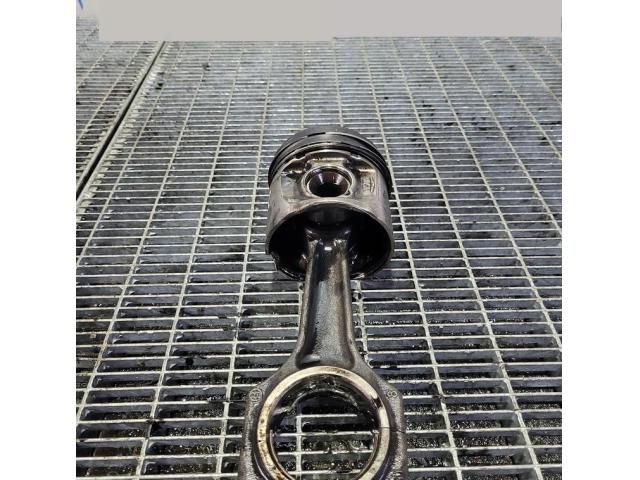 bontott JEEP CHEROKEE Dugattyú