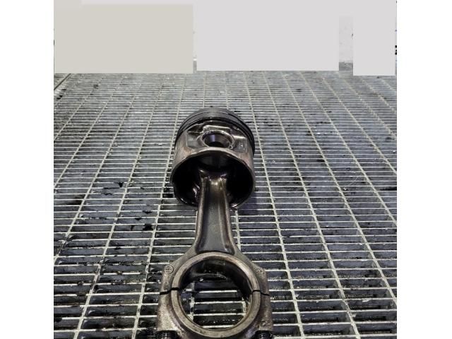 bontott JEEP CHEROKEE Dugattyú