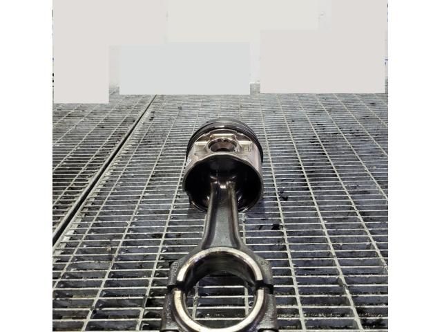 bontott JEEP CHEROKEE Dugattyú