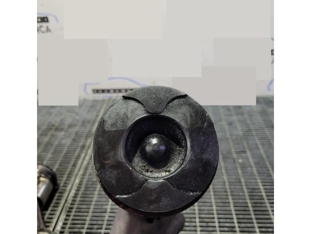 bontott JEEP CHEROKEE Dugattyú