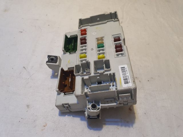 bontott JEEP CHEROKEE Biztosítéktábla Utastér