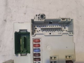 bontott JEEP CHEROKEE Biztosítéktábla Utastér