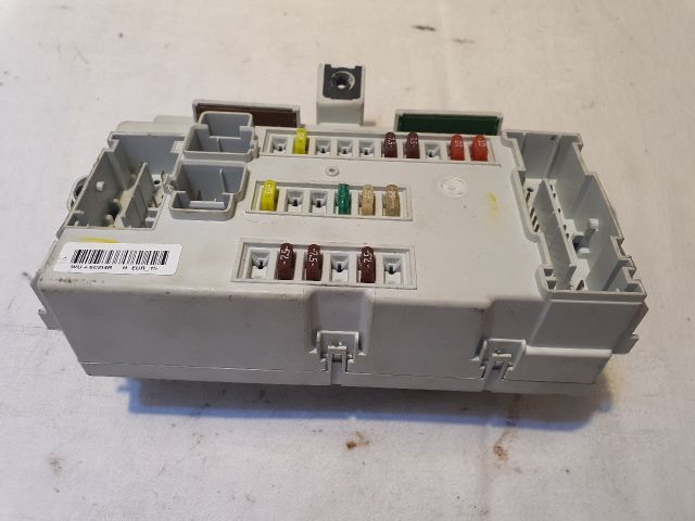 bontott JEEP CHEROKEE Biztosítéktábla Utastér