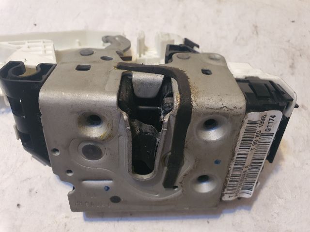 bontott JEEP CHEROKEE Jobb első Ajtózár