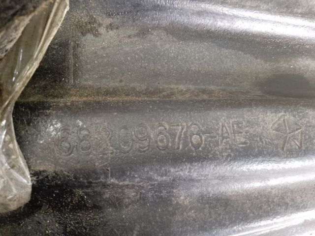 bontott JEEP CHEROKEE Jobb első Dobbetét (Kerékjárati, Műanyag)