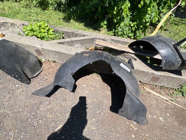 bontott JEEP CHEROKEE Jobb első Első Dobbetét (Kerékjárati, Műanyag)