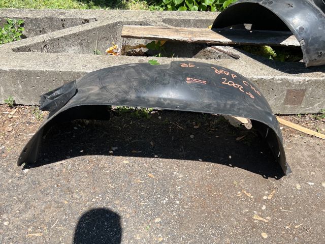 bontott JEEP CHEROKEE Jobb első Első Dobbetét (Kerékjárati, Műanyag)