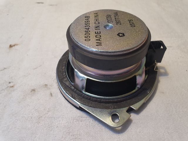 bontott JEEP CHEROKEE Jobb első Hangszóró