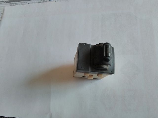 bontott JEEP CHEROKEE Jobb hátsó Ablakemelő Kapcsoló