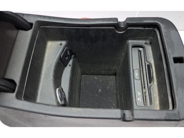 bontott JEEP CHEROKEE Könyöklő