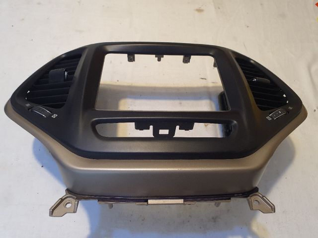 bontott JEEP CHEROKEE Középső Szellőző