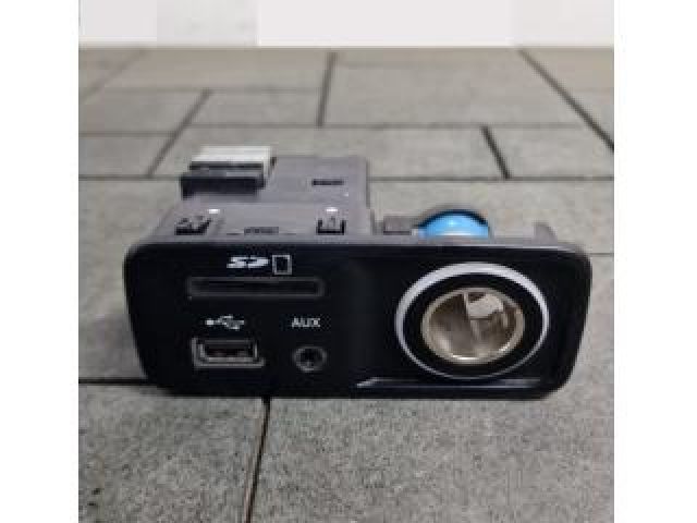 bontott JEEP CHEROKEE USB HUB