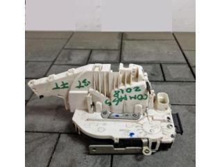 bontott JEEP COMPASS Bal első Ajtózár