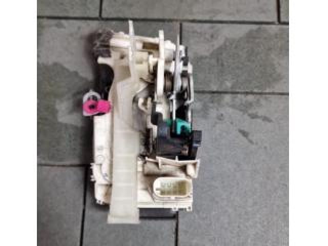 bontott JEEP COMPASS Bal hátsó Ajtózár