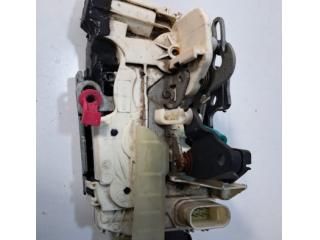 bontott JEEP COMPASS Bal hátsó Ajtózár