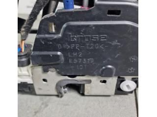 bontott JEEP COMPASS Bal hátsó Ajtózár