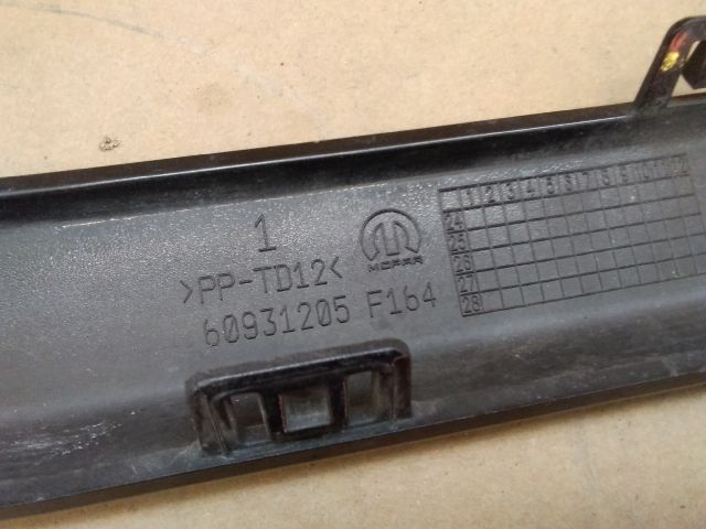 bontott JEEP COMPASS Első Lökhárító Díszléc