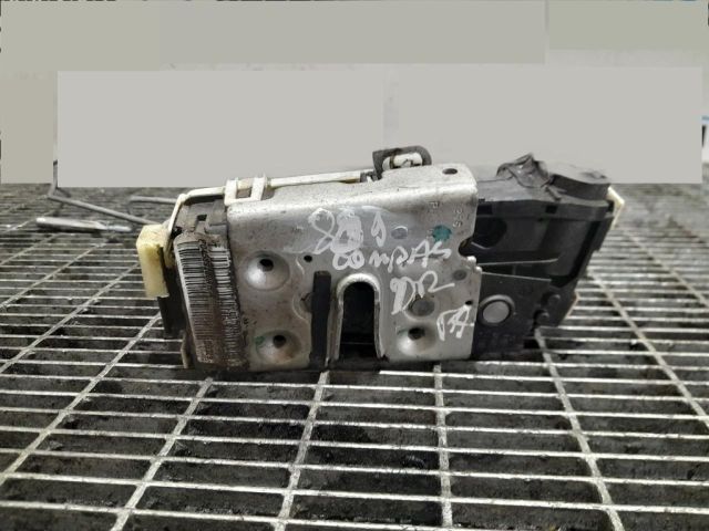 bontott JEEP COMPASS Jobb első Ajtózár