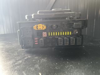 bontott JEEP GRAND CHEROKEE Biztosítéktábla Motortér